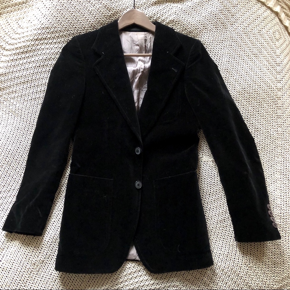 Chic Vintage black velvet women’s blazer
